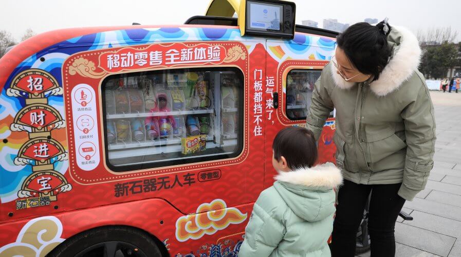 A driverless vehicles in China amuses park goers. Source: Shutterstock.